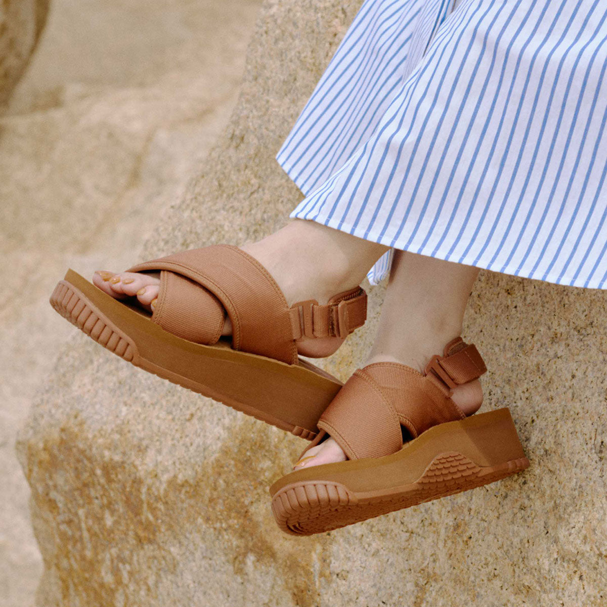 SHAKA　シャカ　サンダル　厚底　ブラウン　2WAY 新品未使用　タグ付 SHAKA シャカ 厚底サンダル NEO FIESTA PLATFORM [レディース][2025 春