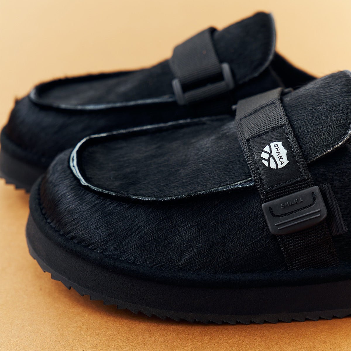 【予約/9月下旬入荷予定】 SHAKA キルトタッセル付きミュールサンダルMOC MULE TASSEL COWHAIR [メンズ/レディース][2026 秋冬] SK-339 - SHAKA(シャカ)公式オンラインストア
