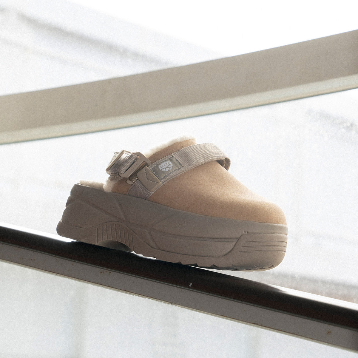 SHAKA 厚底クロッグサンダルSNUG CLOG MOUTON CHUNKY [レディース][2025 秋冬] SK-300