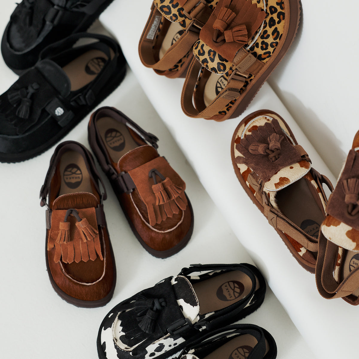 【予約/9月下旬入荷予定】 SHAKA キルトタッセル付きミュールサンダルMOC MULE TASSEL COWHAIR [メンズ/レディース][2026 秋冬] SK-339