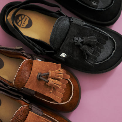 【予約/9月下旬入荷予定】 SHAKA キルトタッセル付きミュールサンダルMOC MULE TASSEL COWHAIR [メンズ/レディース][2026 秋冬] SK-339