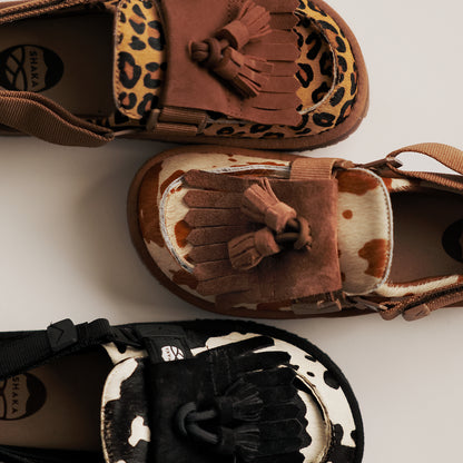 【予約/9月下旬入荷予定】 SHAKA キルトタッセル付きミュールサンダルMOC MULE TASSEL COWHAIR [メンズ/レディース][2026 秋冬] SK-339