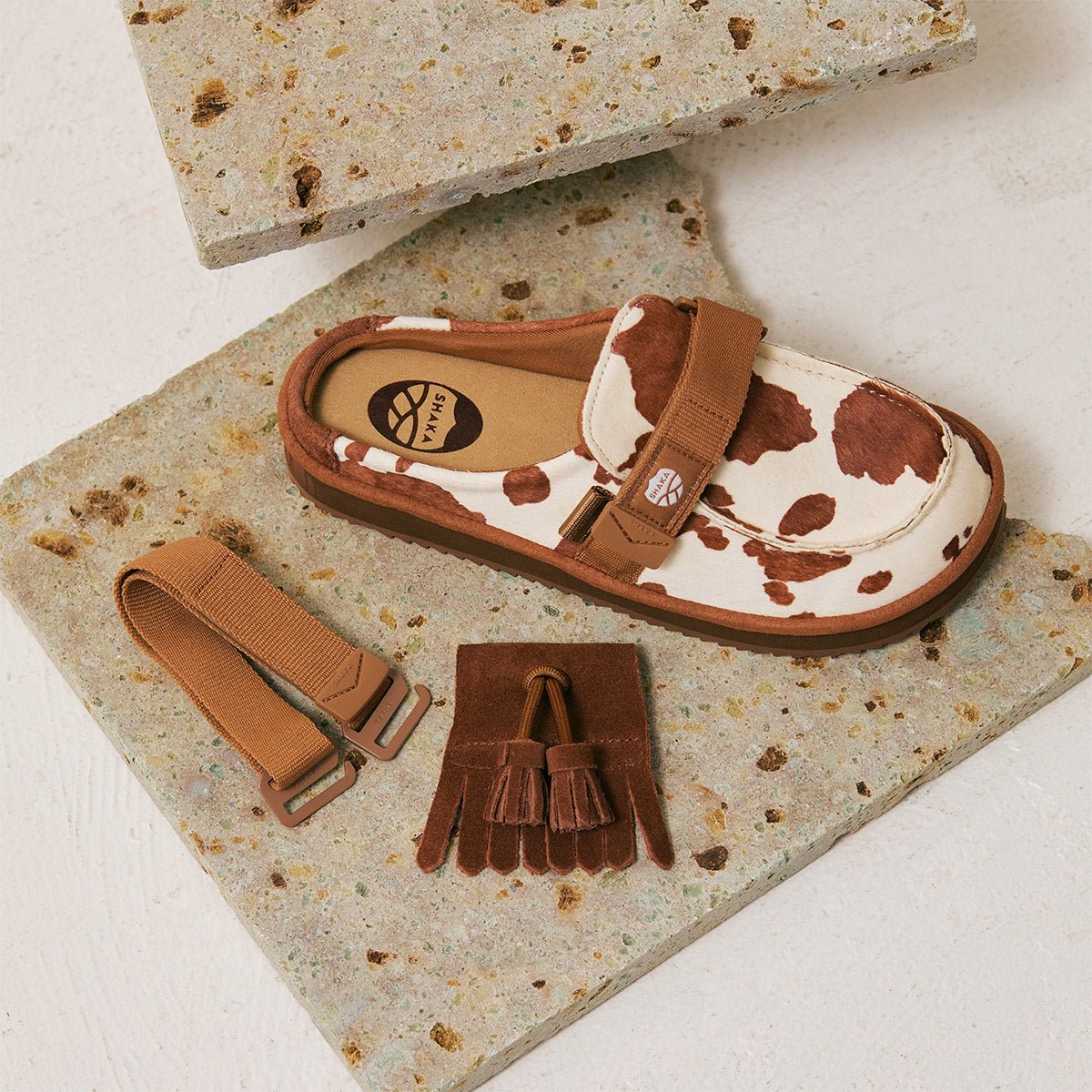 SHAKA キルトタッセル付きミュールサンダルMOC MULE TASSEL COWHAIR [メンズ/レディース][2025 秋冬] SK - 339 - SHAKA(シャカ)公式オンラインストア