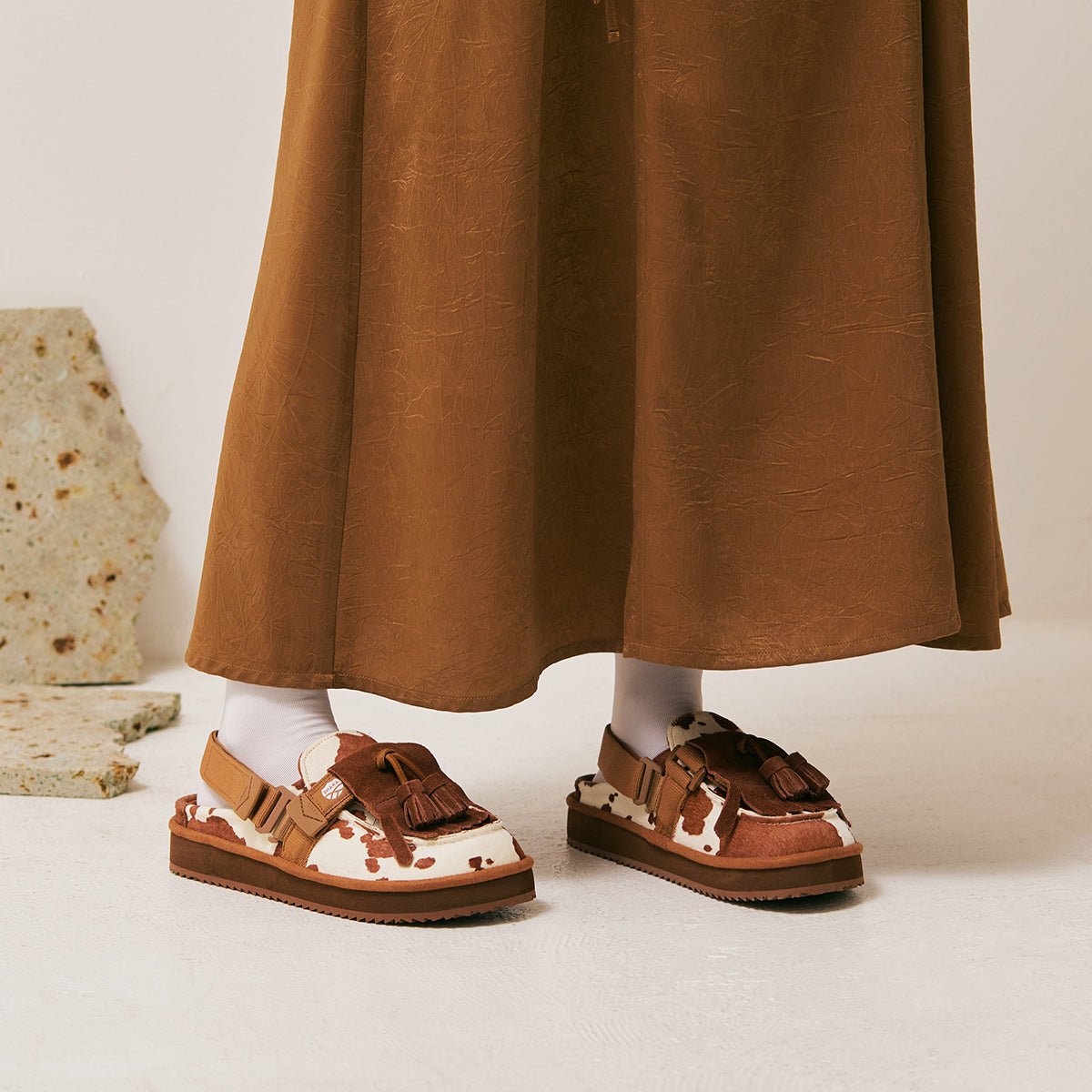 SHAKA キルトタッセル付きミュールサンダルMOC MULE TASSEL COWHAIR [メンズ/レディース][2025 秋冬] SK - 339 - SHAKA(シャカ)公式オンラインストア